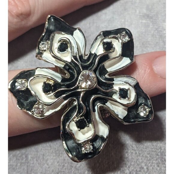 Chunky Floral Black And White Stretch Statement Ring Size 6 1/2 - Picture 5 of 16